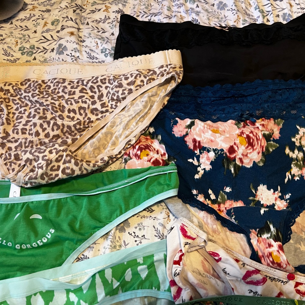 Blue floral torrid and leopard cacique